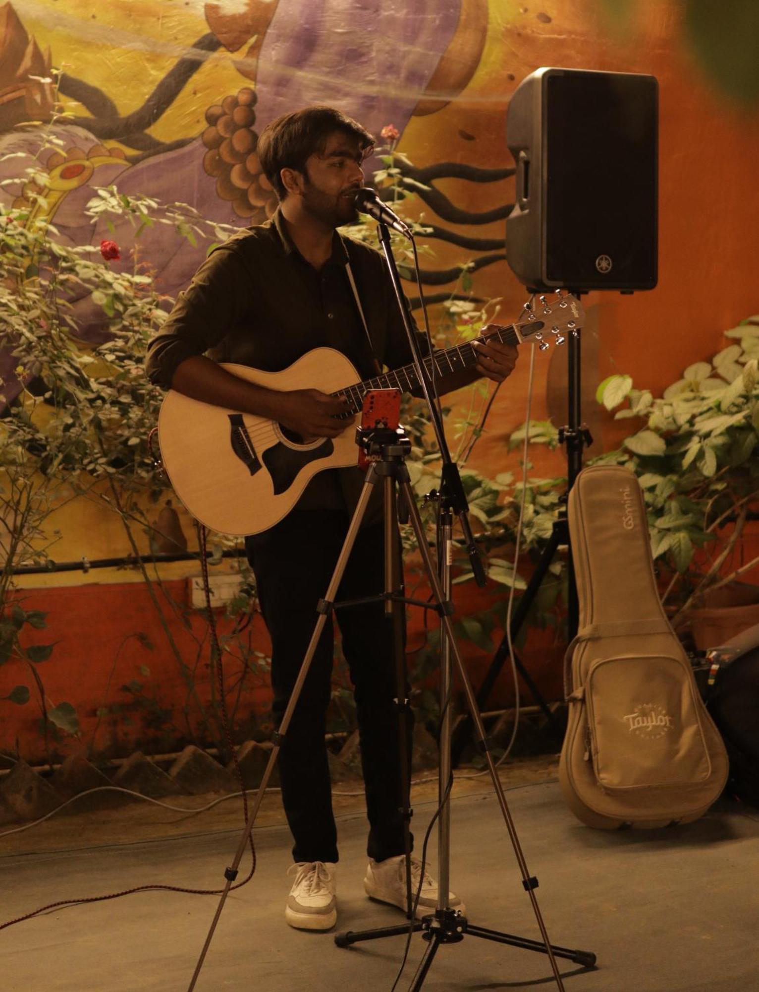 Live Free Hostel Varanasi Bagian luar foto
