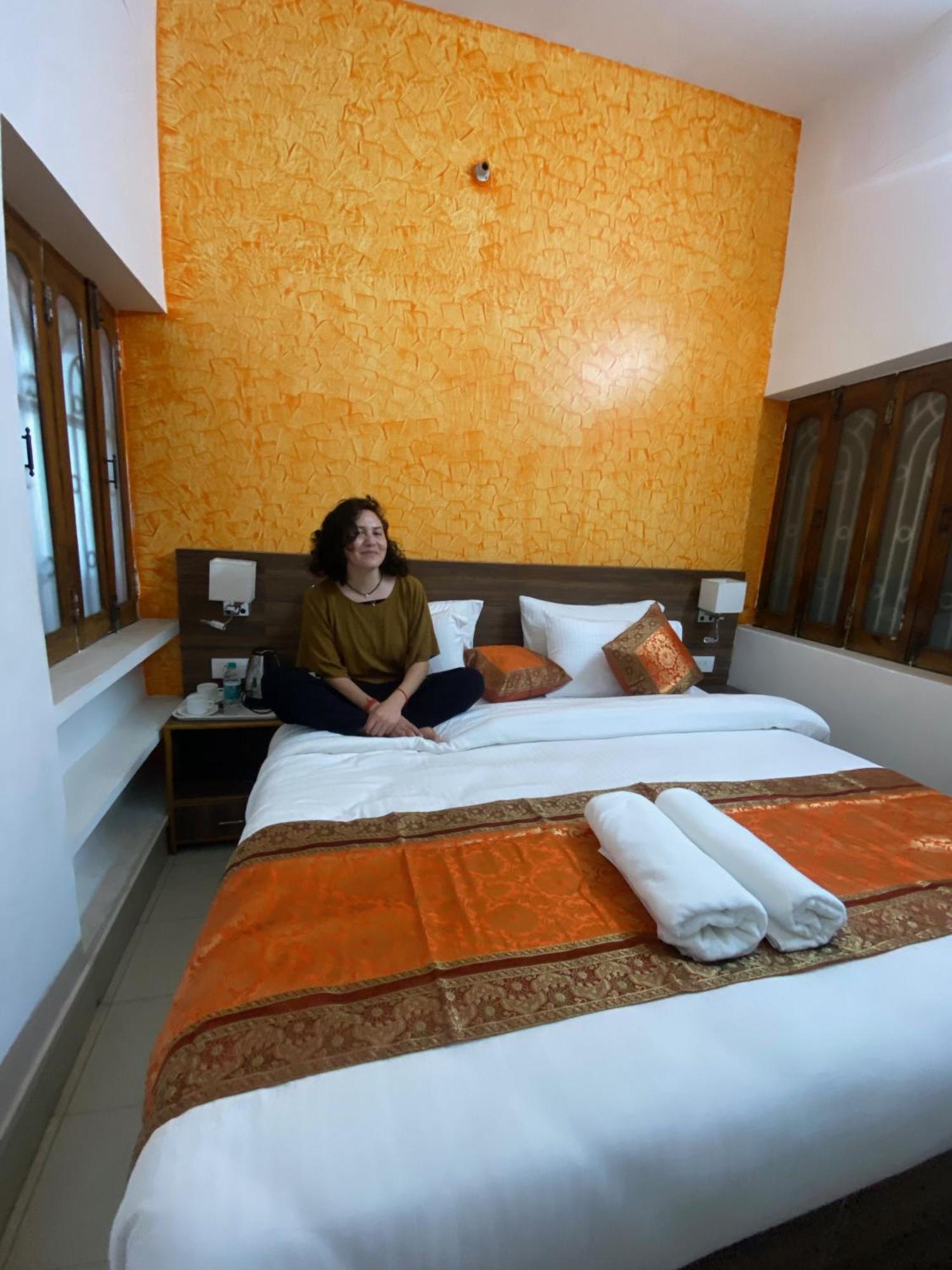 Live Free Hostel Varanasi Bagian luar foto