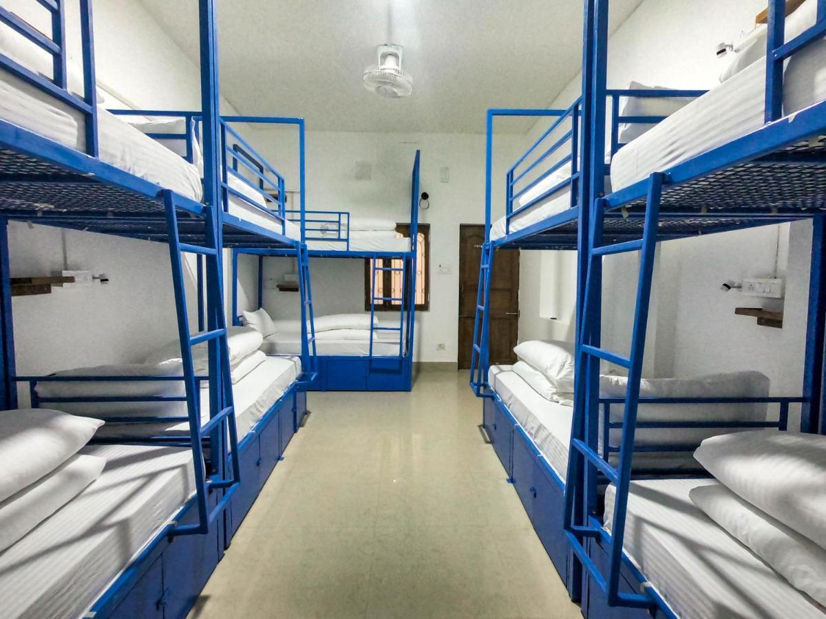 Live Free Hostel Varanasi Bagian luar foto