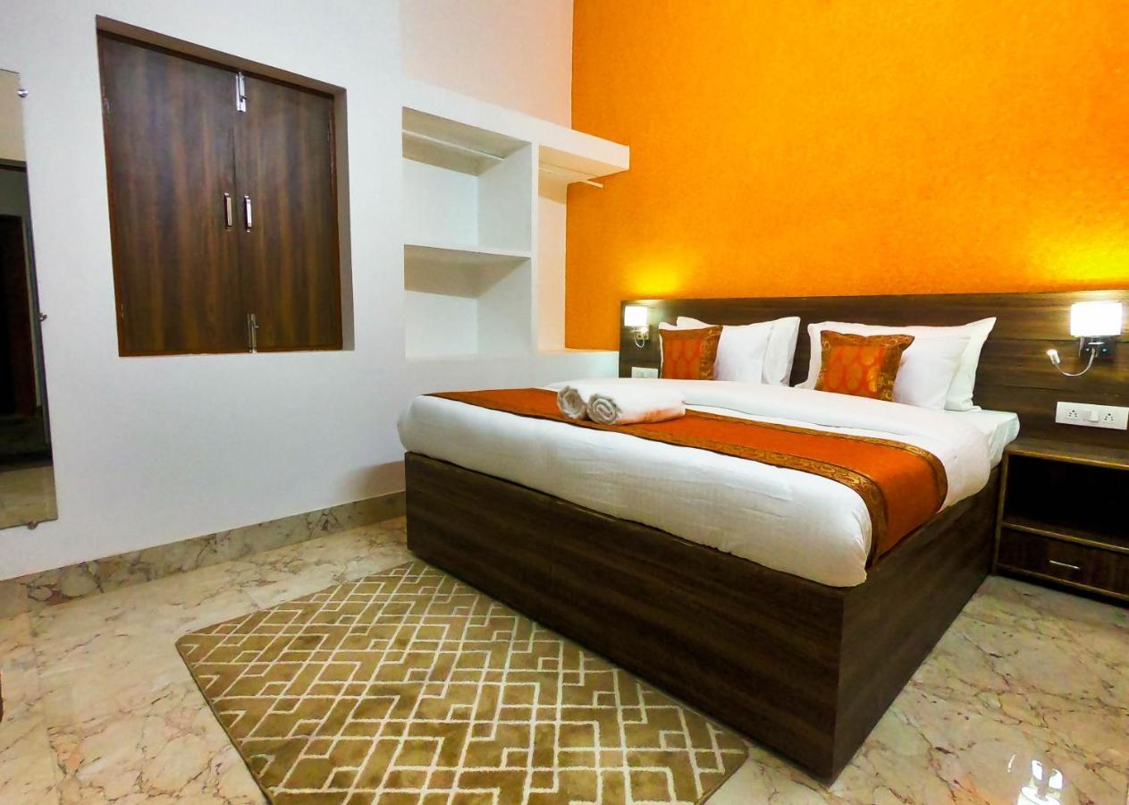 Live Free Hostel Varanasi Bagian luar foto