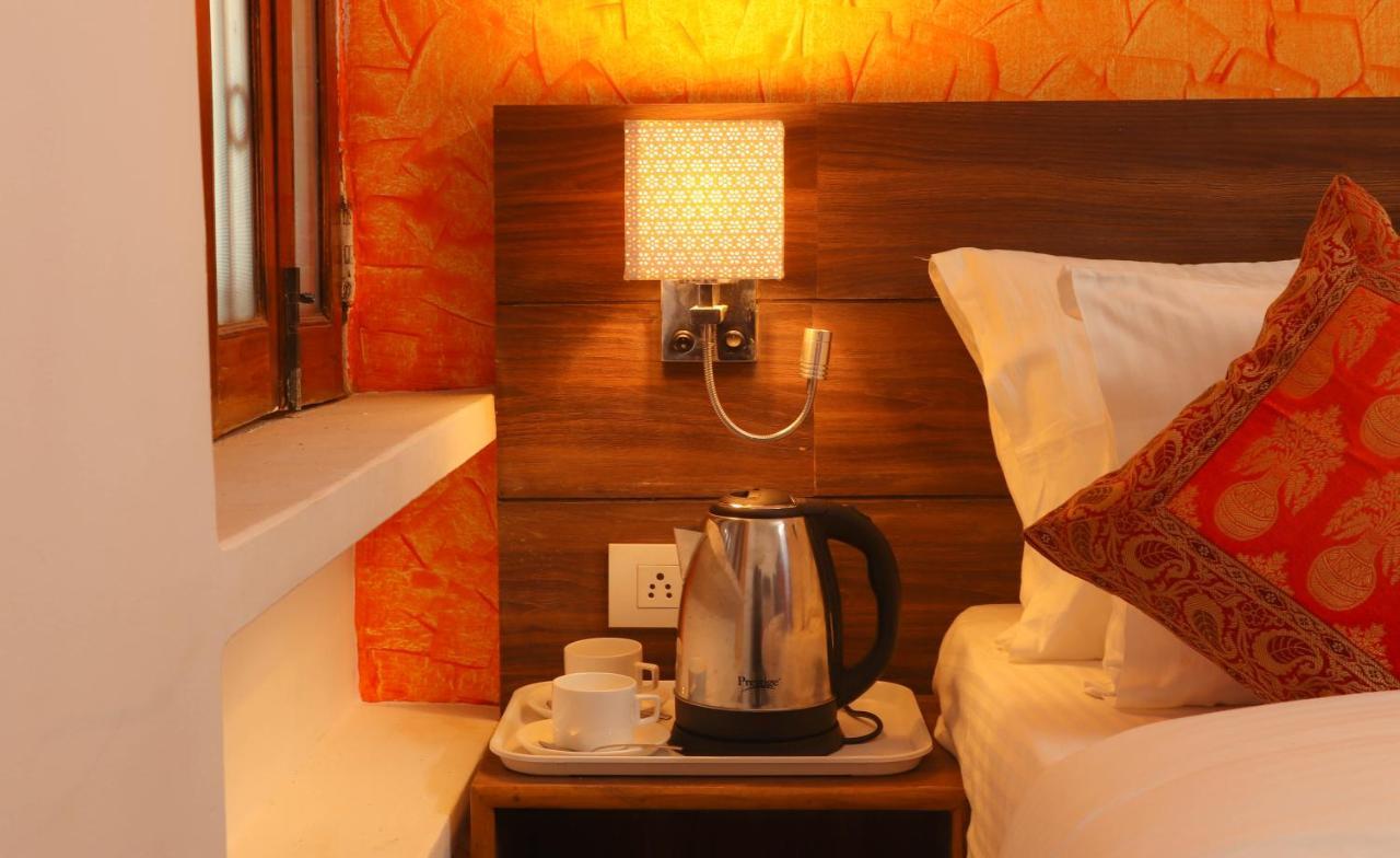 Live Free Hostel Varanasi Bagian luar foto